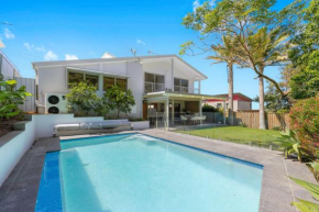 Laze @ Lighthouse - family home with heated pool
